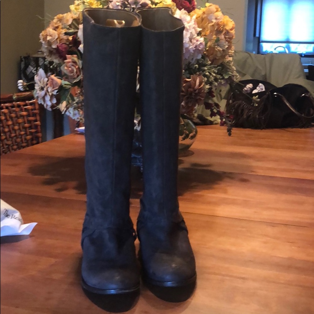 Coclico riding Boots in brown suede.